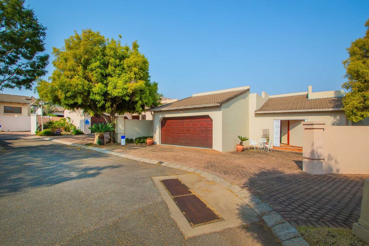 Townhouse For Sale in Radiokop - Photo 2