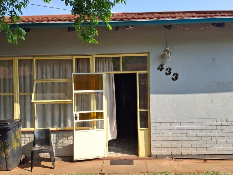 House For Sale in Mountain View - Photo 2