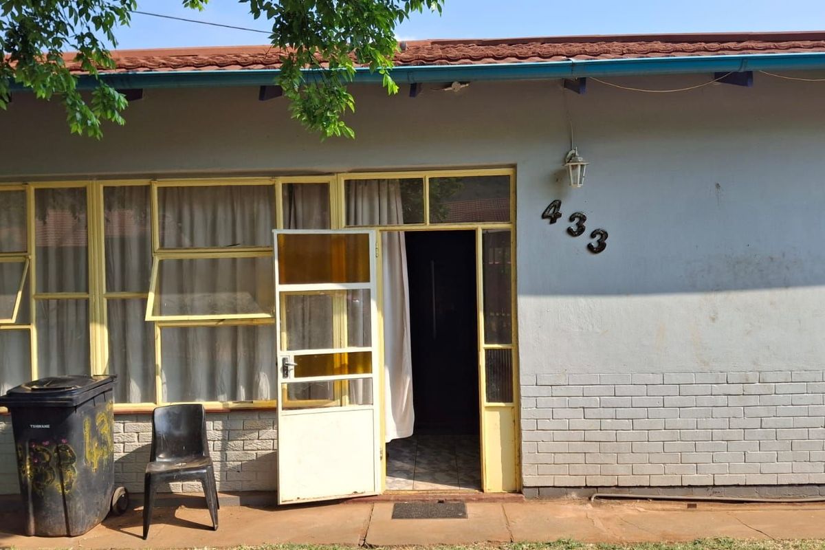 House For Sale in Mountain View - Photo 2