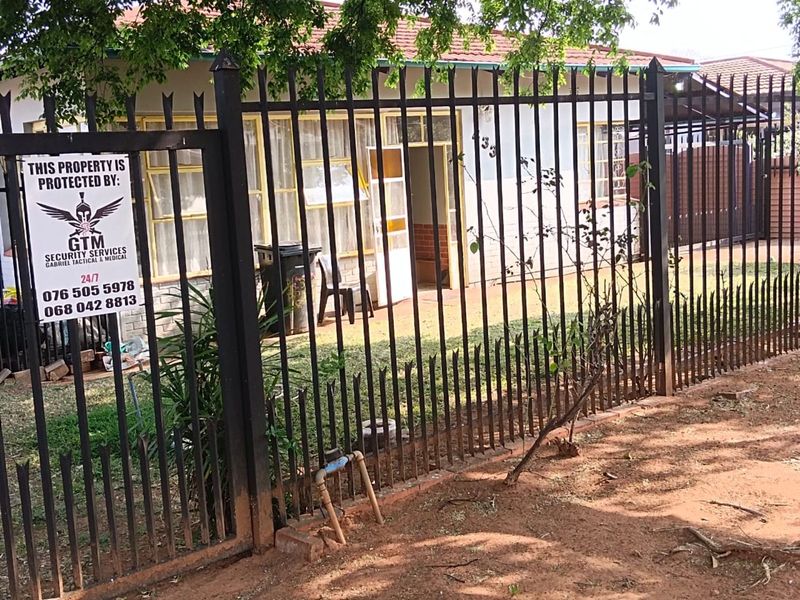 House For Sale in Mountain View - Photo 3