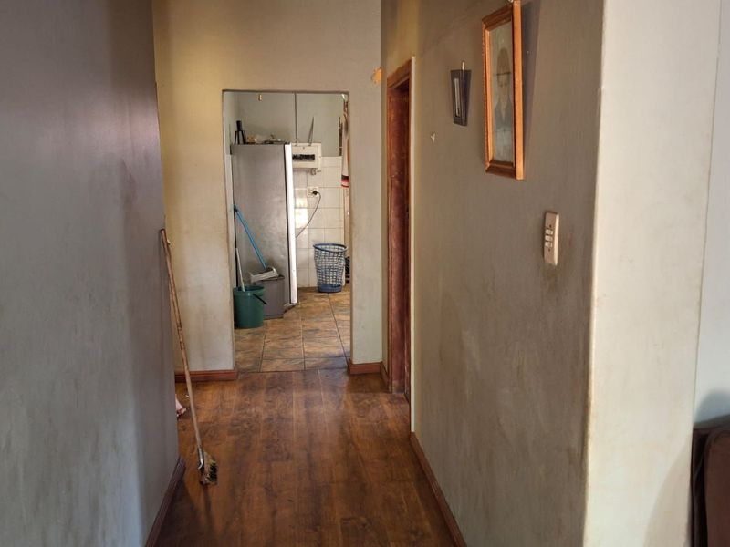 House For Sale in Mountain View - Photo 5