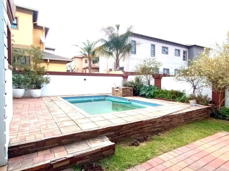 House For Sale in Blue Valley Golf Estate - Photo 3