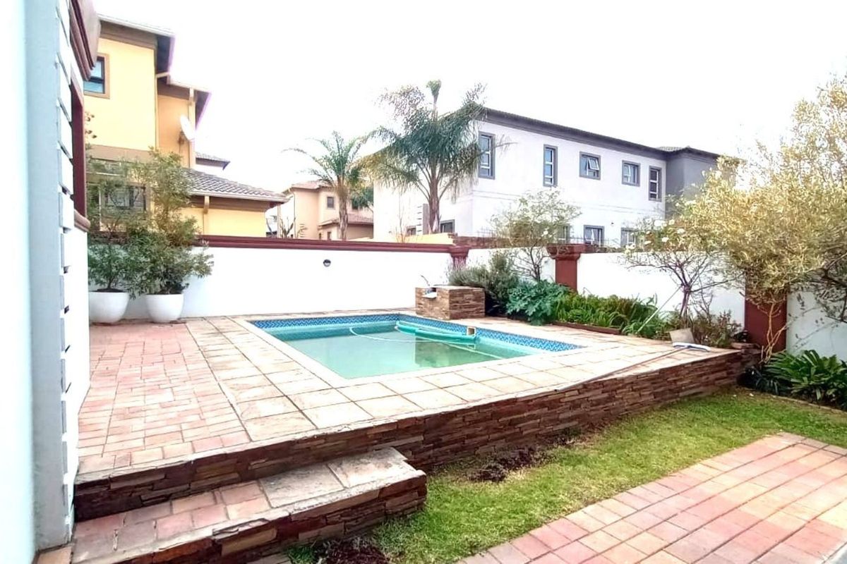 House For Sale in Blue Valley Golf Estate - Photo 3