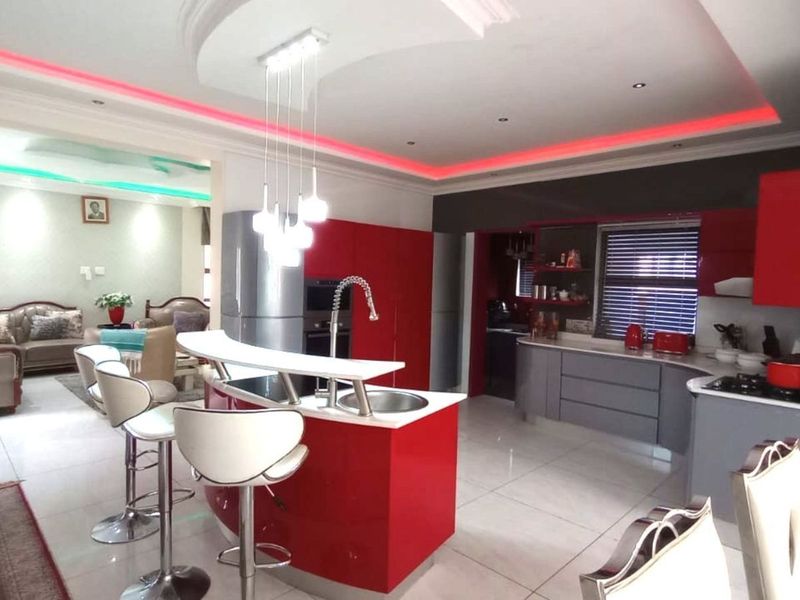 House For Sale in Blue Valley Golf Estate - Photo 8