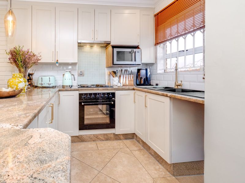 Townhouse For Sale in Krugersdorp North - Photo 5