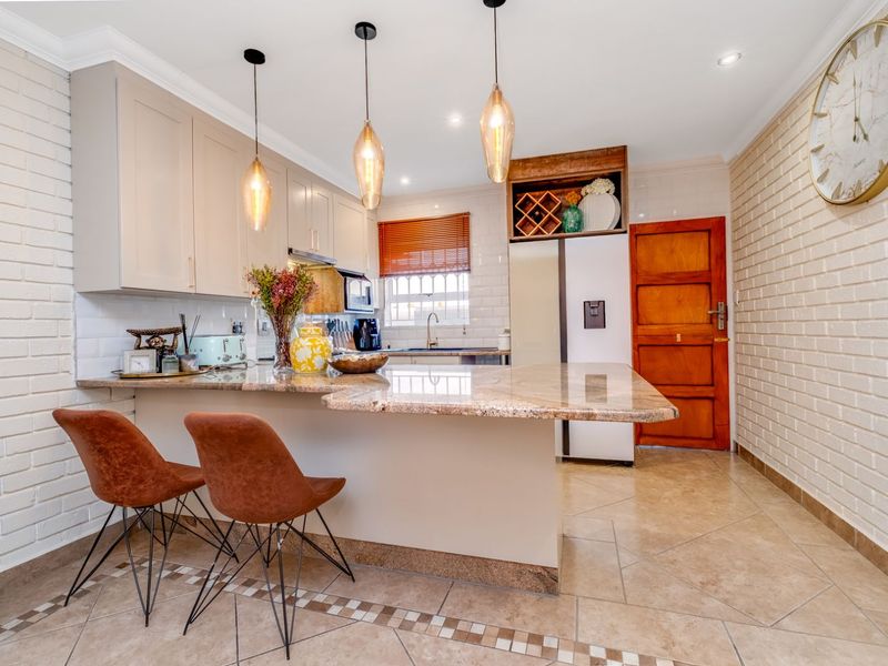 Townhouse For Sale in Krugersdorp North - Photo 3