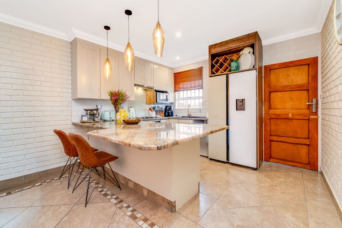 Townhouse For Sale in Krugersdorp North - Photo 2