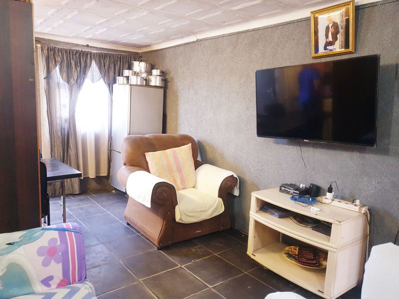 House For Sale in Mfuleni - Photo 4