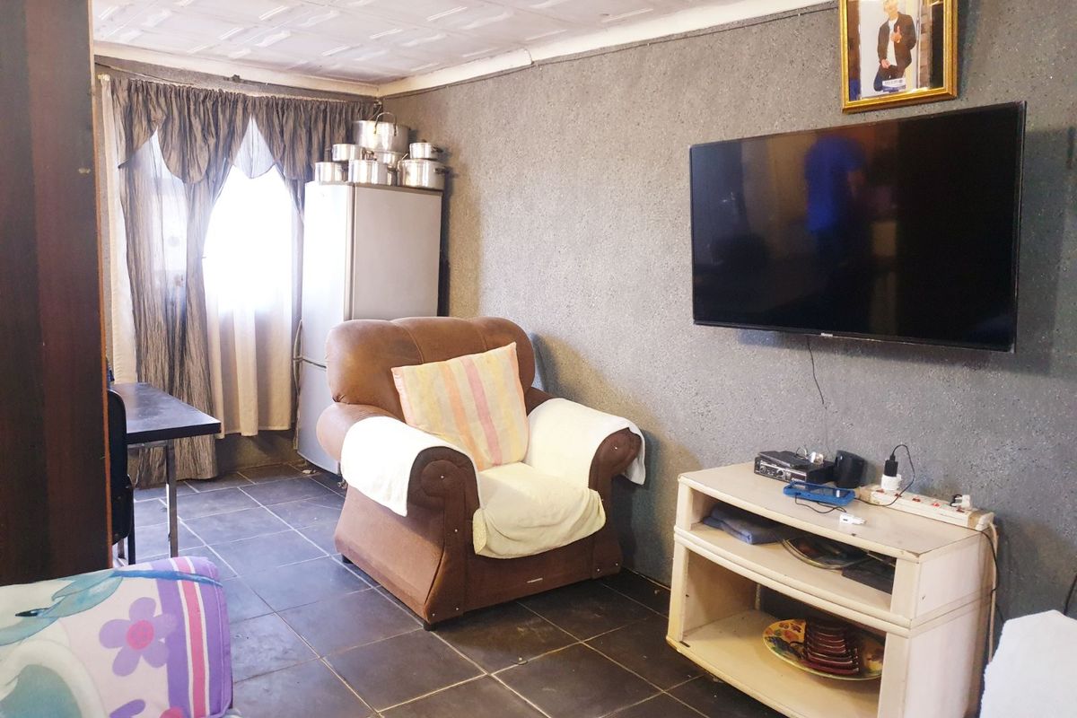 House For Sale in Mfuleni - Photo 4