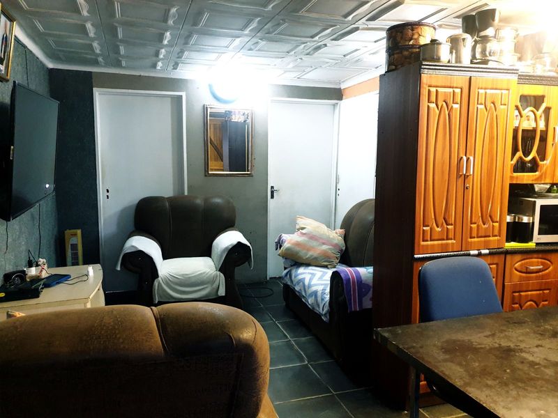 House For Sale in Mfuleni - Photo 2