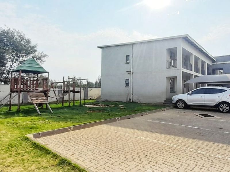 Apartment For Sale in Witpoortjie - Photo 3