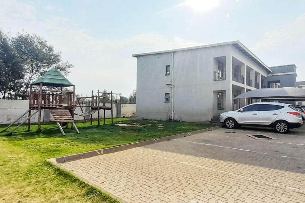 Apartment For Sale in Witpoortjie - Photo 3