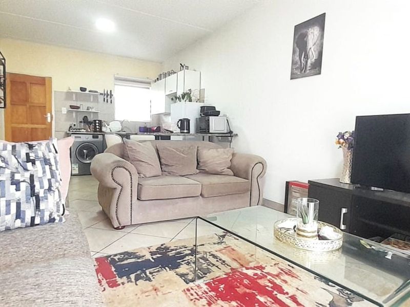Apartment For Sale in Witpoortjie - Photo 5