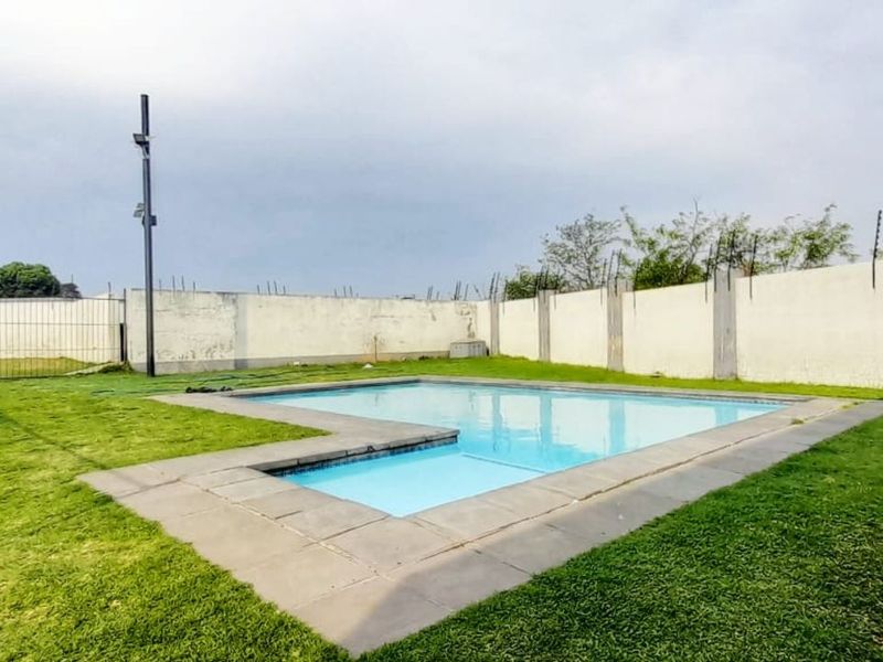 Apartment For Sale in Witpoortjie - Photo 4