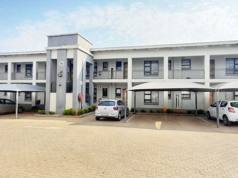Apartment For Sale in Witpoortjie - Photo 2