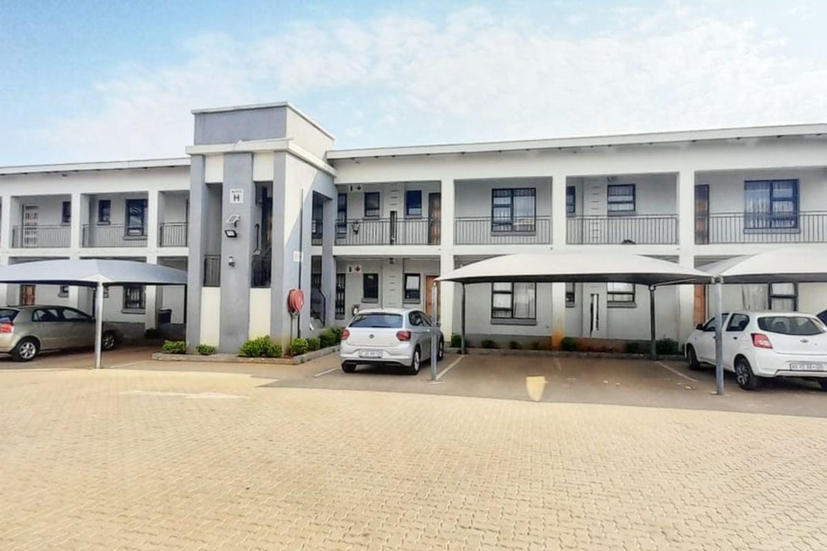 Apartment For Sale in Witpoortjie - Photo 2