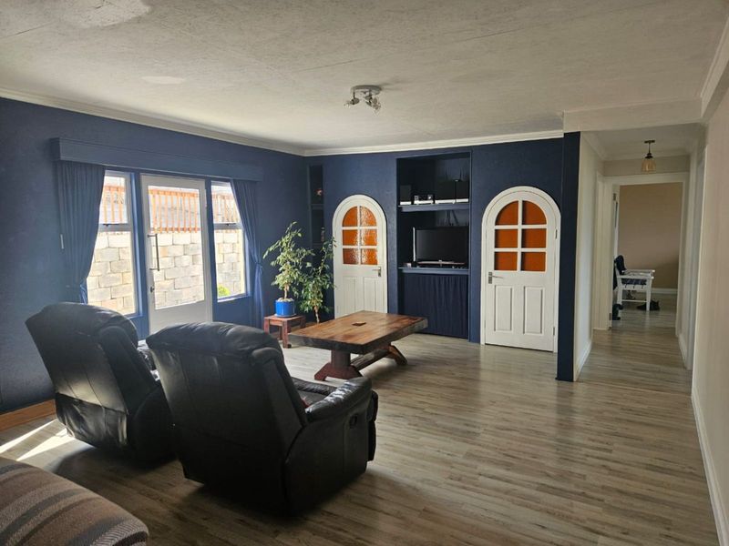 House For Sale in Dana Bay - Photo 10