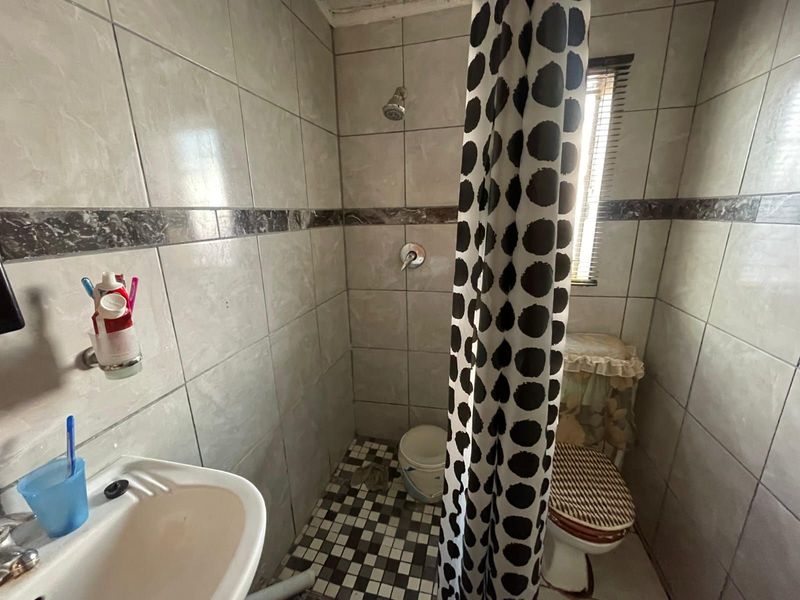 House For Sale in Roodepan - Photo 9