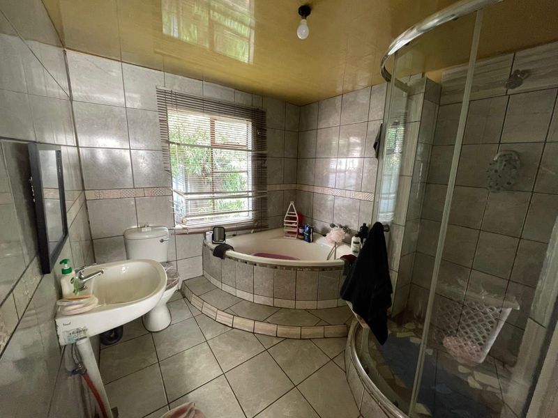 House For Sale in Roodepan - Photo 7