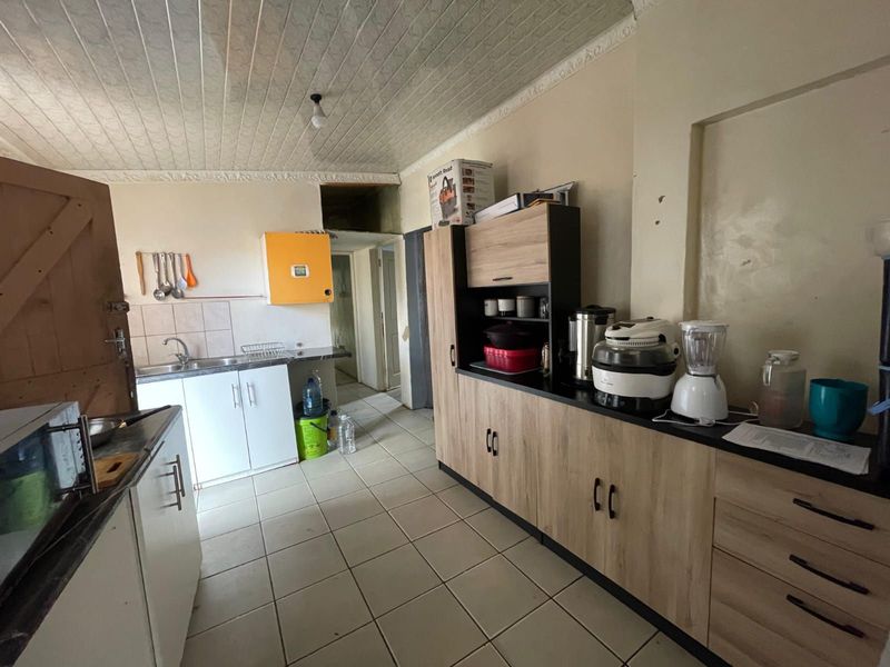 House For Sale in Roodepan - Photo 4