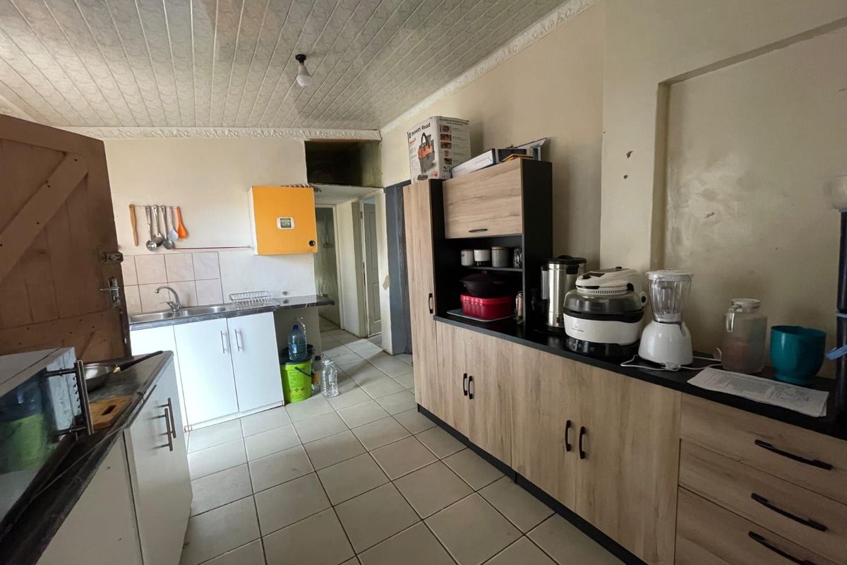 House For Sale in Roodepan - Photo 4