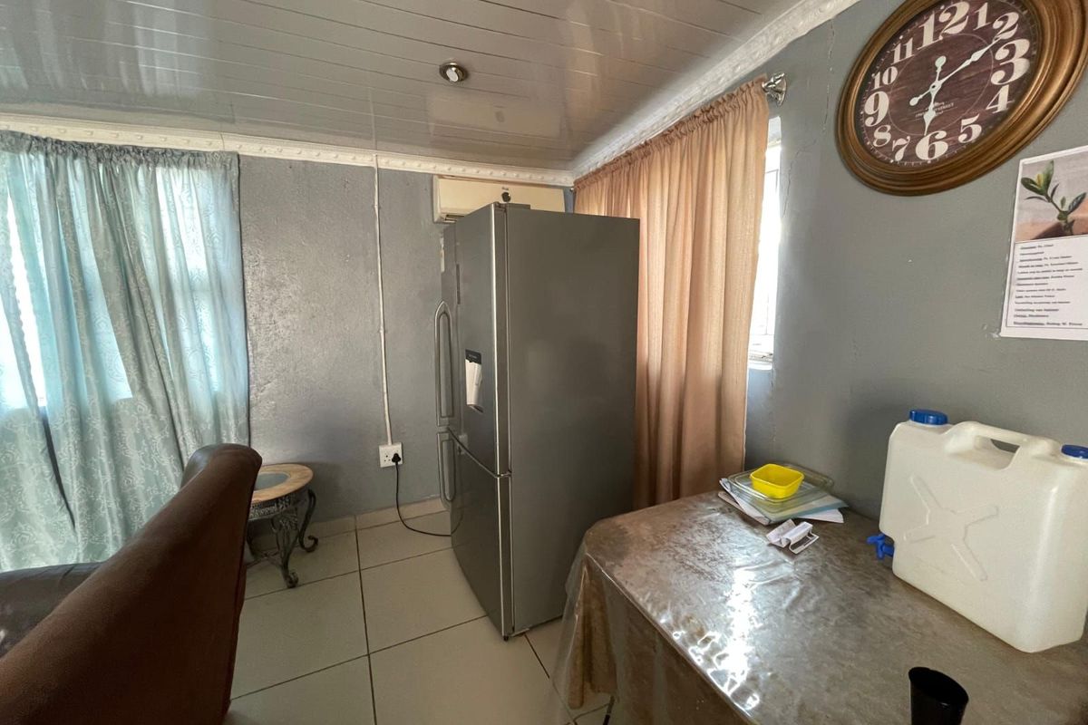 House For Sale in Roodepan - Photo 5
