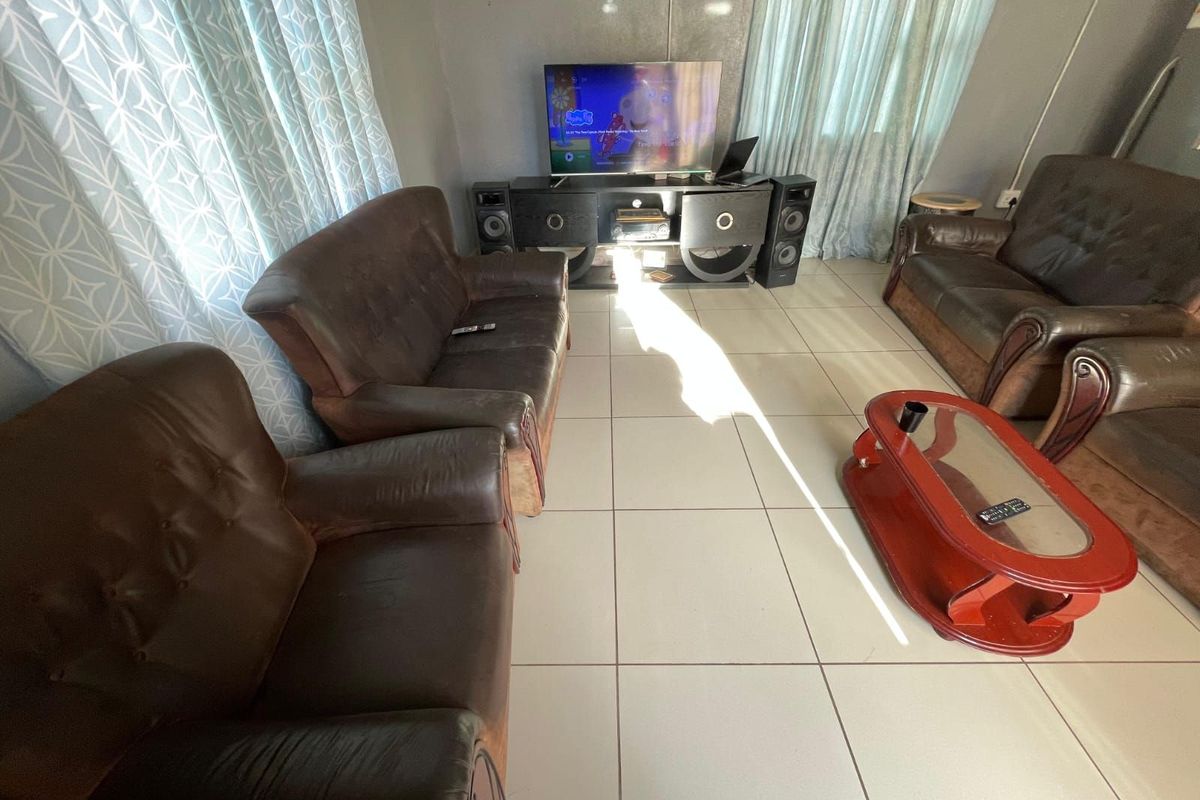 House For Sale in Roodepan - Photo 2