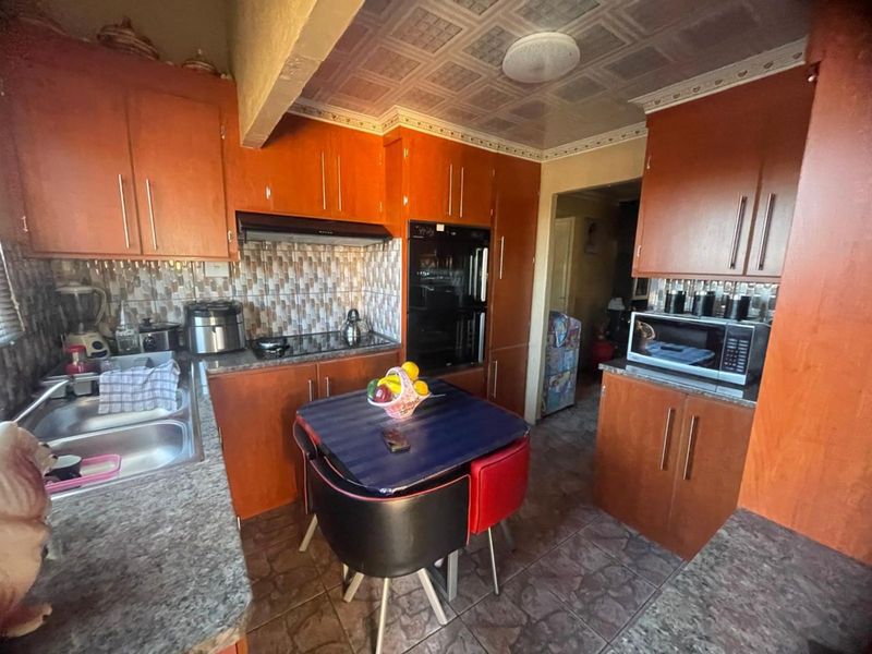 House For Sale in Roodepan - Photo 6