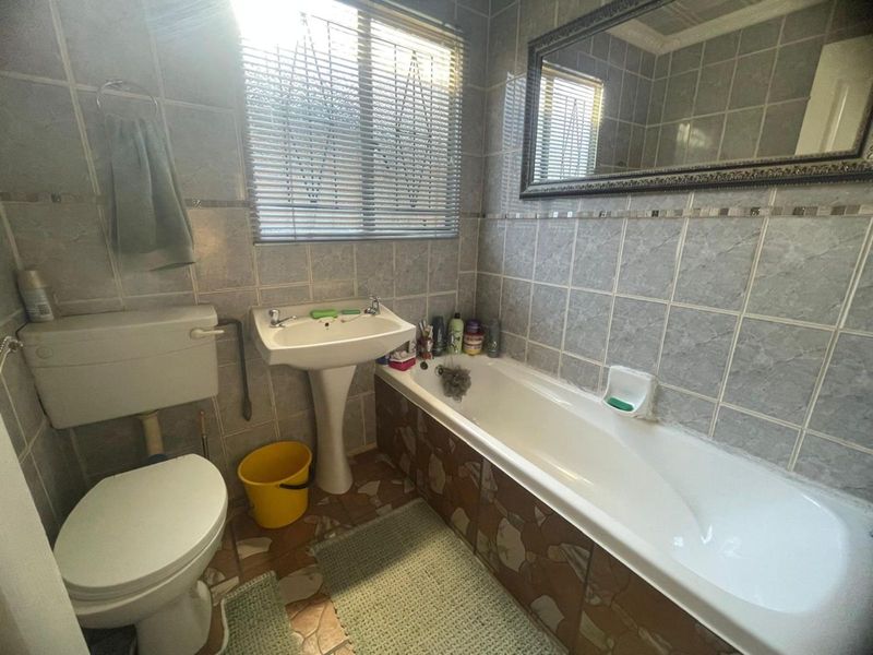 House For Sale in Roodepan - Photo 10