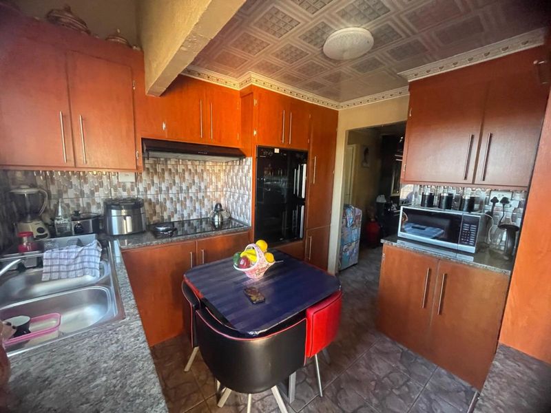 House For Sale in Roodepan - Photo 5