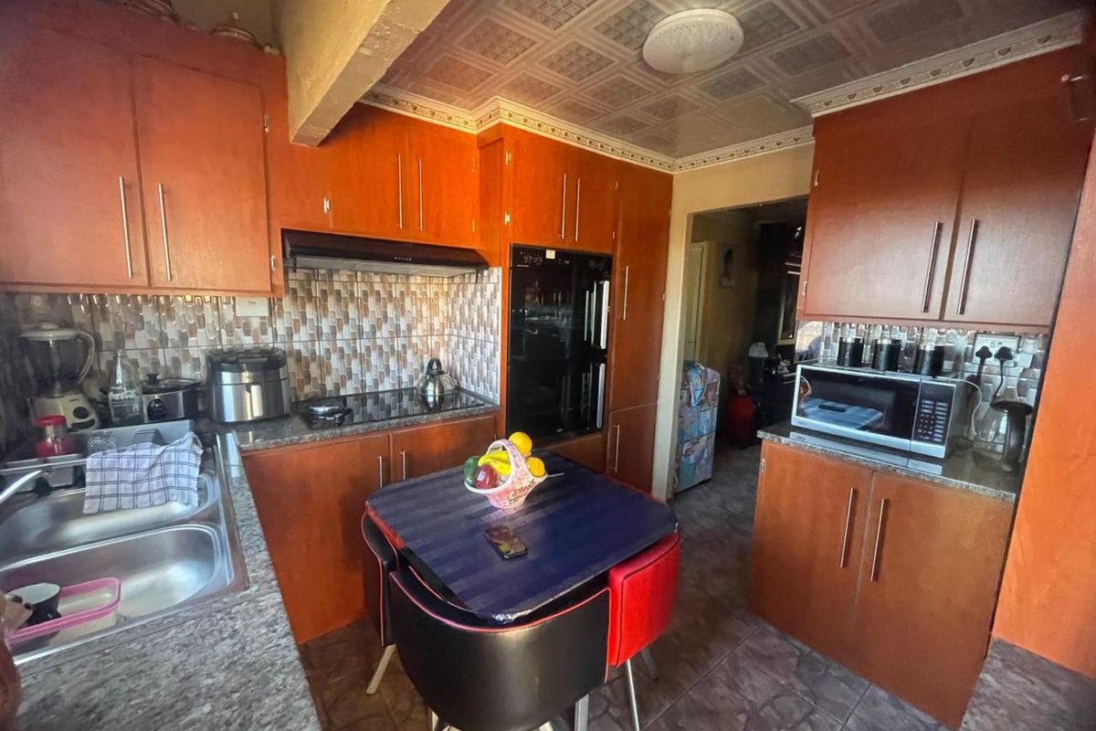 House For Sale in Roodepan - Photo 5