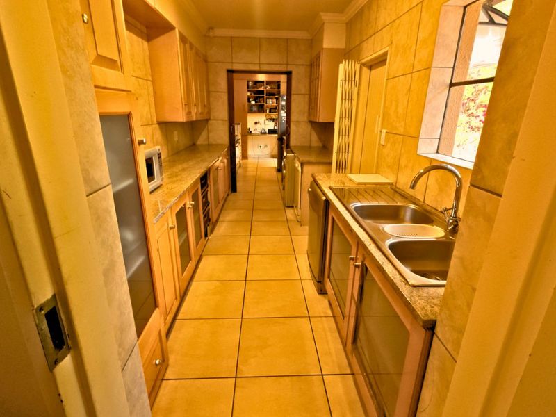 House For Sale in Weltevreden Park - Photo 2