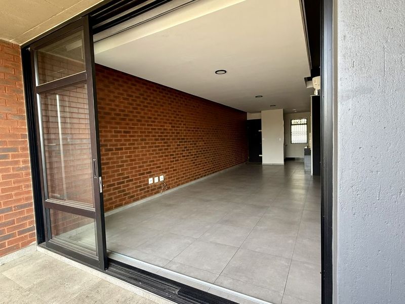 Apartment For Sale in Menlo Park - Photo 2