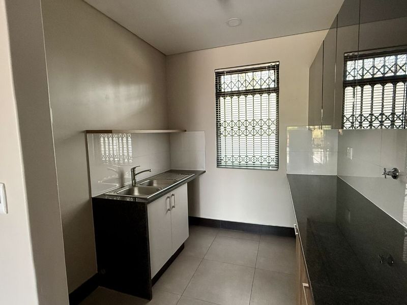 Apartment For Sale in Menlo Park - Photo 4