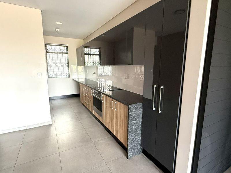 Apartment For Sale in Menlo Park - Photo 3