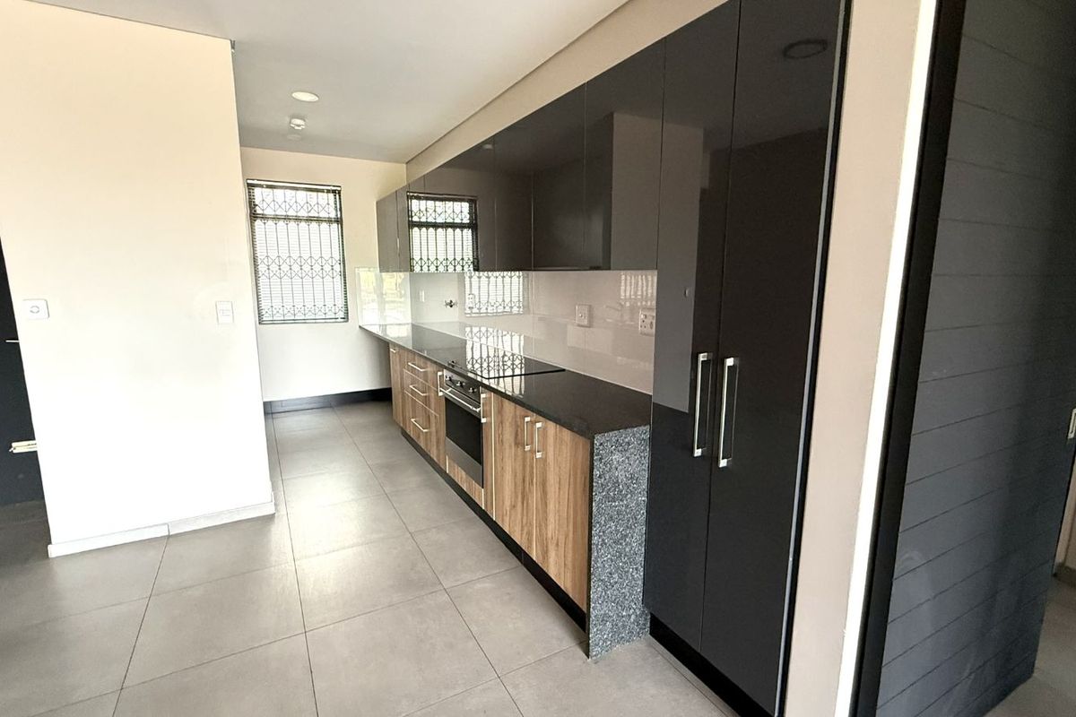 Apartment For Sale in Menlo Park - Photo 3