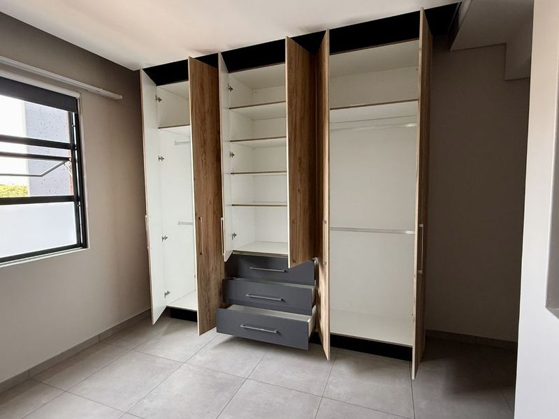 Apartment For Sale in Menlo Park - Photo 9