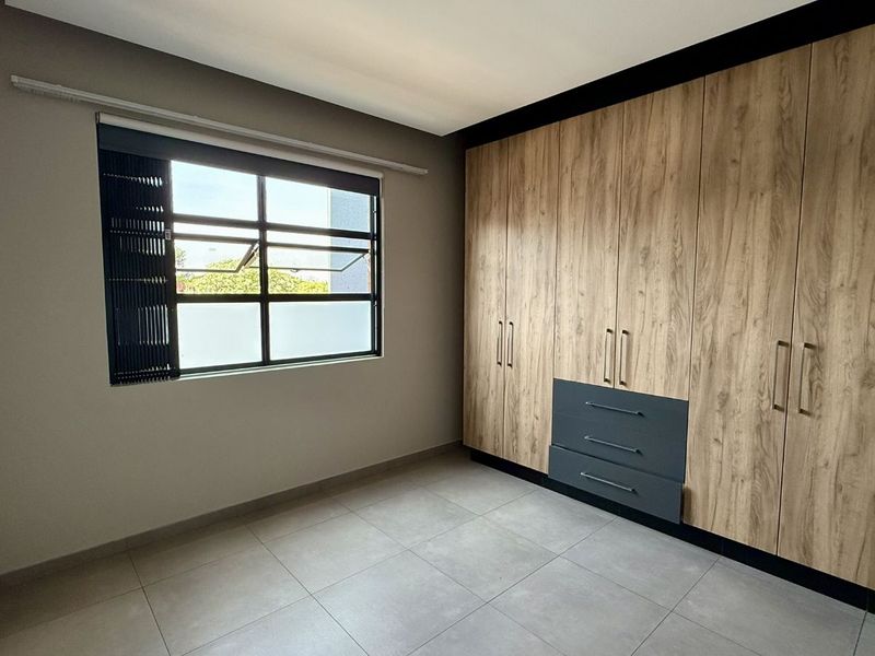 Apartment For Sale in Menlo Park - Photo 8