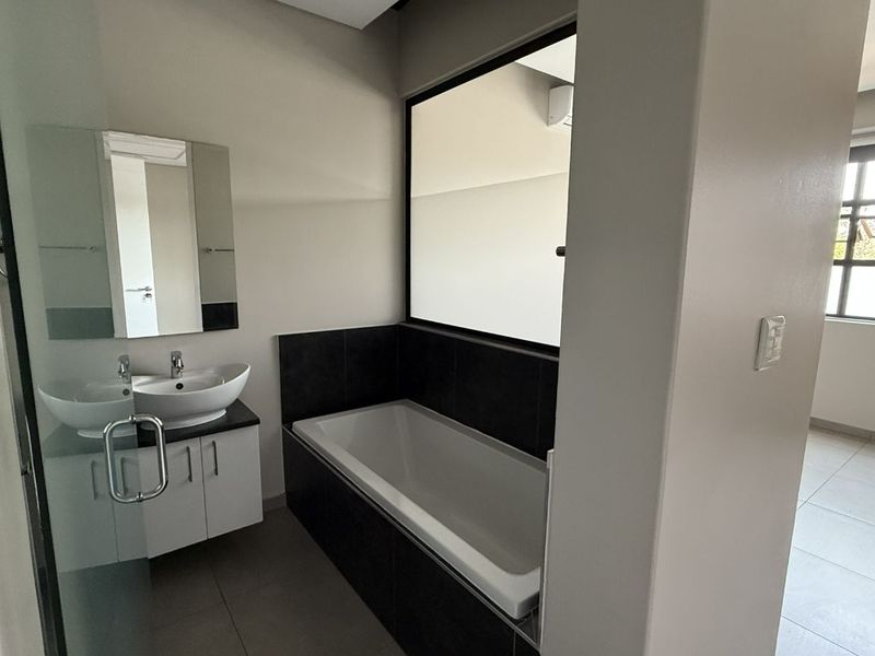 Apartment For Sale in Menlo Park - Photo 10