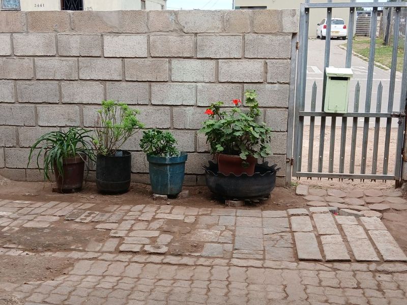 House For Sale in Kwanonqaba - Photo 3