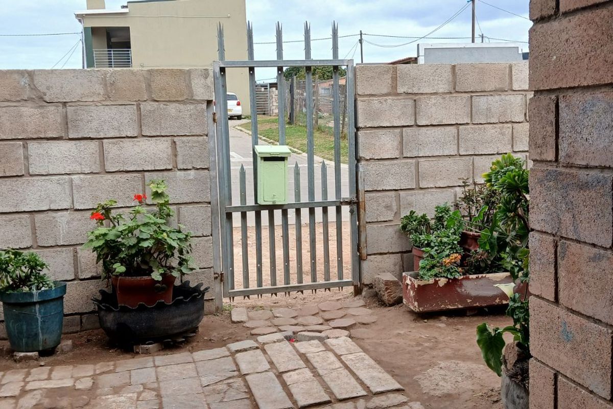 House For Sale in Kwanonqaba - Photo 5