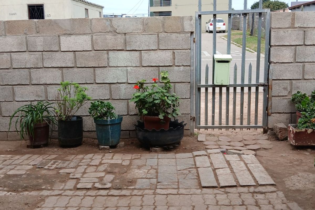 House For Sale in Kwanonqaba - Photo 4