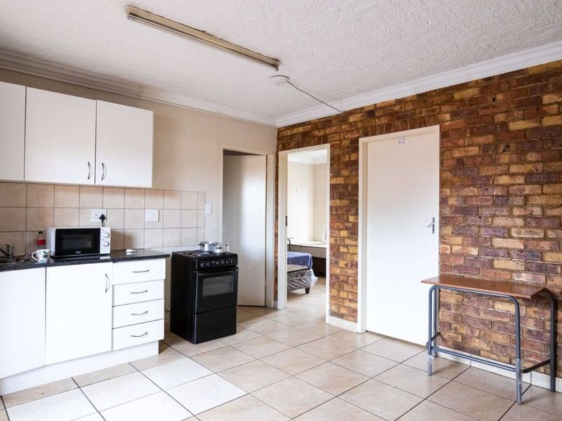 Apartment For Sale in Pretoria West - Photo 6