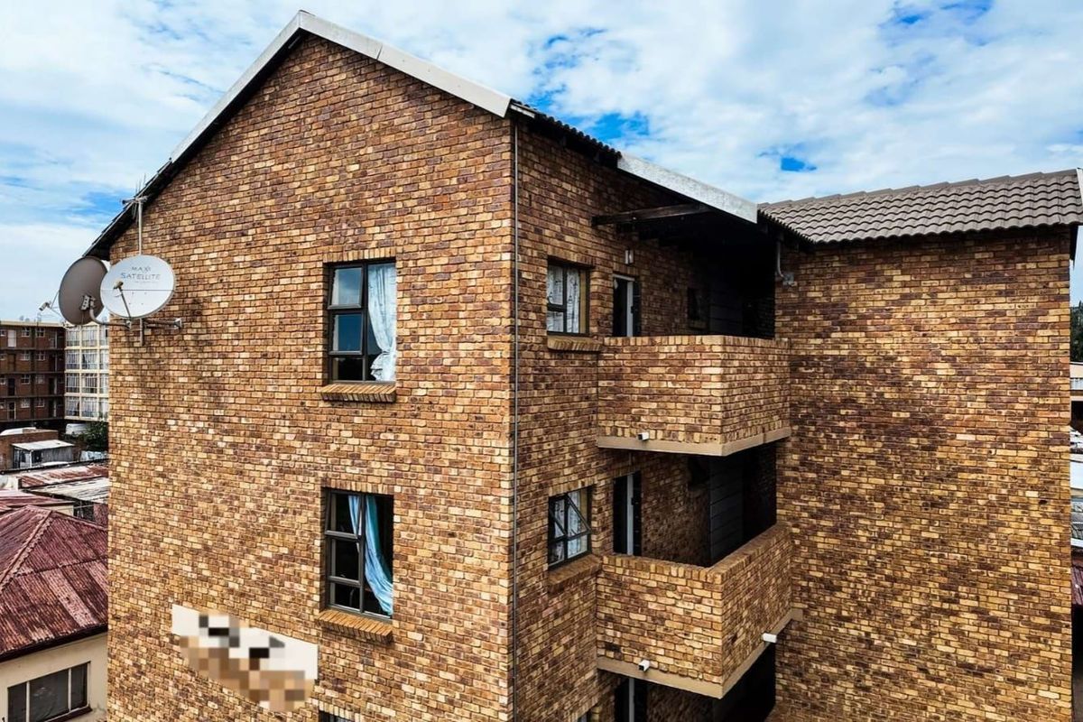 Apartment For Sale in Pretoria West - Photo 2