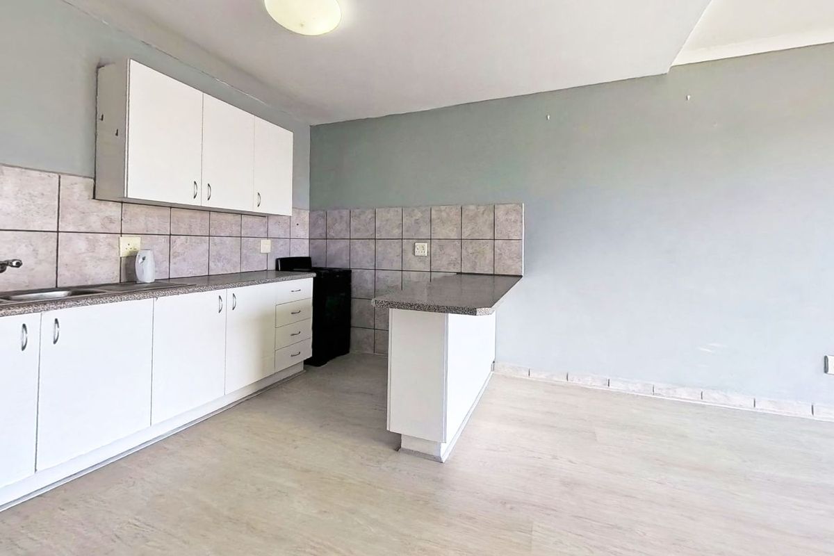 Townhouse For Sale in Hartenbos Central - Photo 5