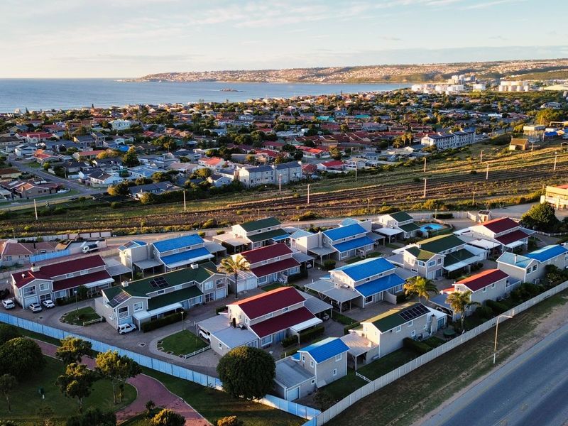 Townhouse For Sale in Hartenbos Central - Photo 2