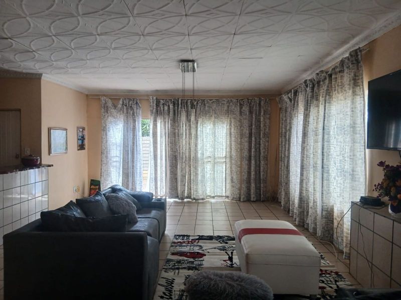 House For Sale in Edleen - Photo 6