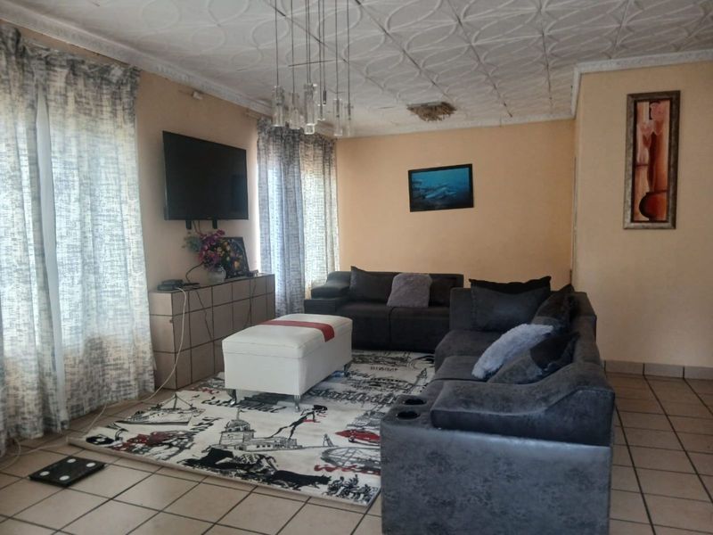 House For Sale in Edleen - Photo 5