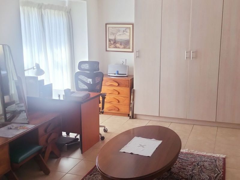 Townhouse For Sale in Equestria - Photo 9