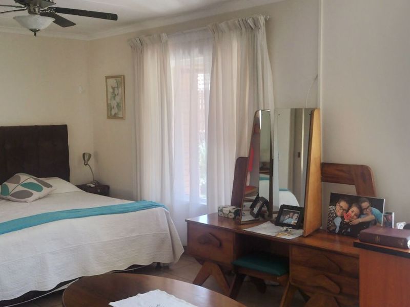 Townhouse For Sale in Equestria - Photo 8